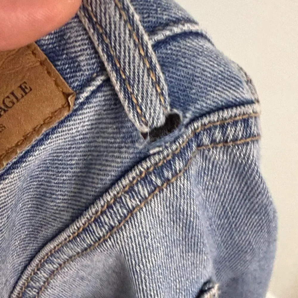 American Eagle Outfitters Women's mom jeans-Light Blue- Ripped - Size 2 - Picture 9 of 9